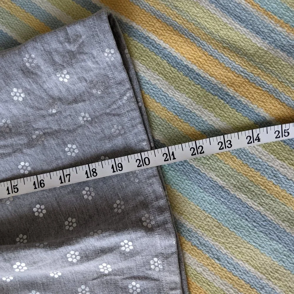 ⭐ Baby Gap Gray/Silver Flower print dress size 3